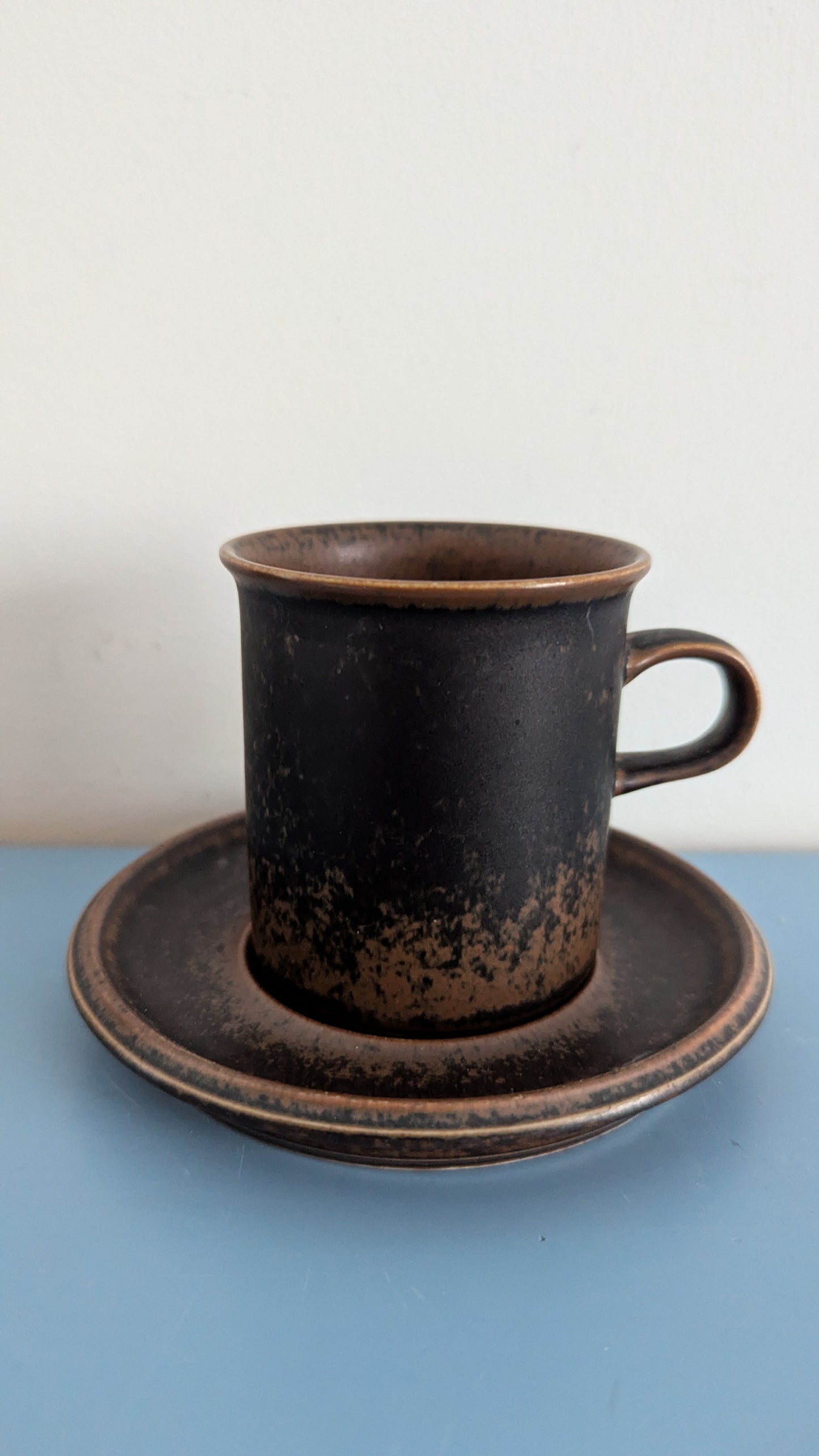 Arabia Ruska Kahviastiasto Kolmelle Hengelle (6-osaa, 1960-1999, Ulla Procope)