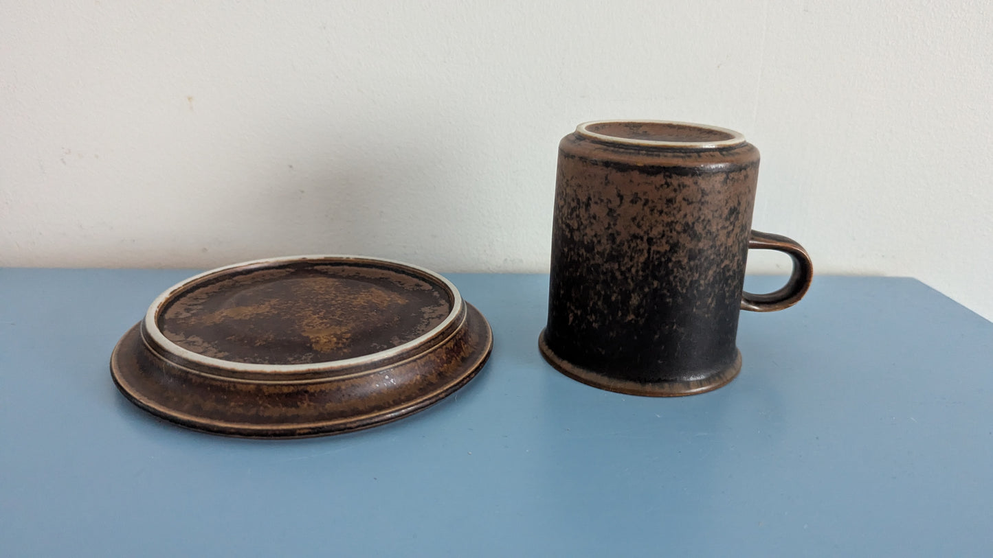 Arabia Ruska Kahviastiasto Kolmelle Hengelle (6-osaa, 1960-1999, Ulla Procope)