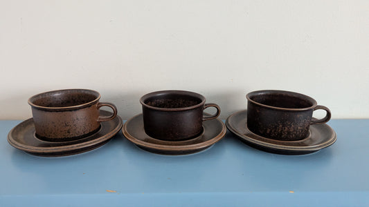 Arabia Ruska Teeastiasto Kolmelle Hengelle (6-osainen, 1960-1999, Ulla Procope)