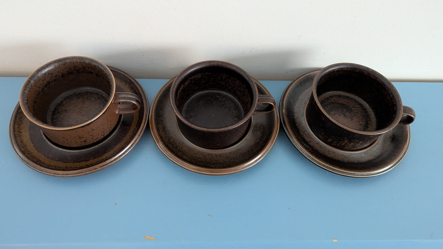 Arabia Ruska Teeastiasto Kolmelle Hengelle (6-osainen, 1960-1999, Ulla Procope)