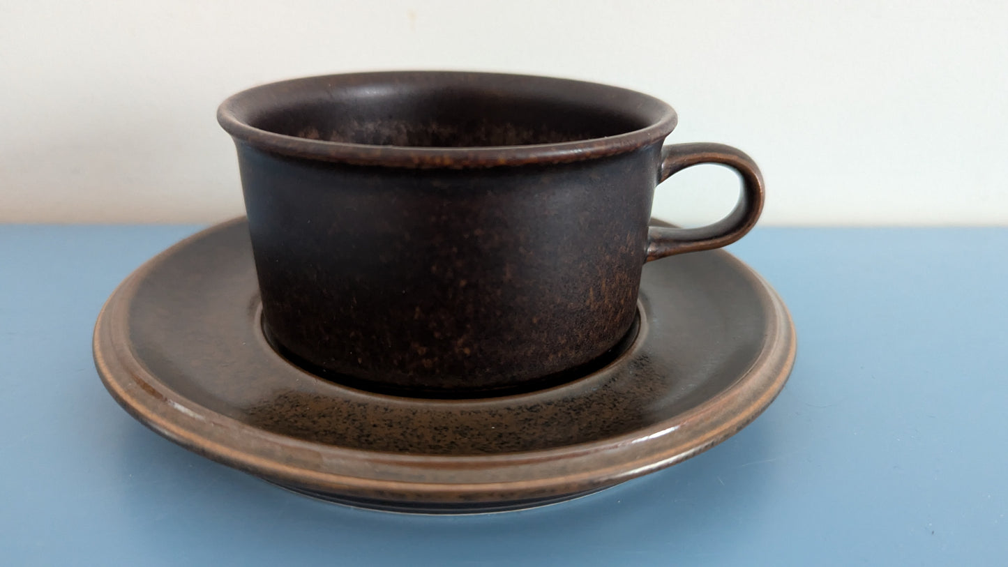 Arabia Ruska Teeastiasto Kolmelle Hengelle (6-osainen, 1960-1999, Ulla Procope)