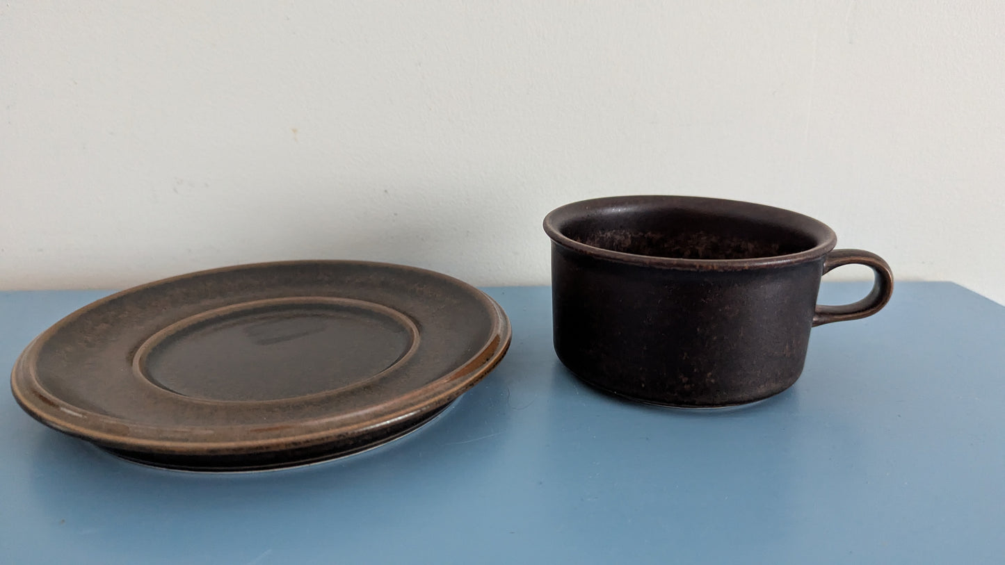 Arabia Ruska Teeastiasto Kolmelle Hengelle (6-osainen, 1960-1999, Ulla Procope)