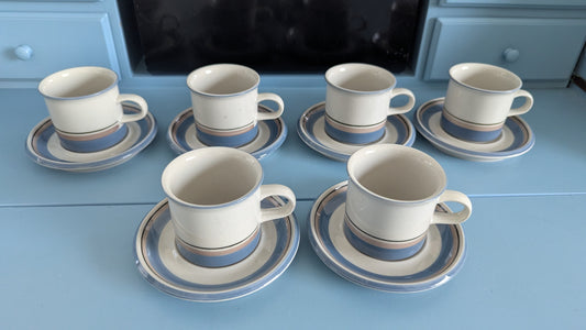 Arabia Uhtua Kahviastiasto Kuudelle Hengelle (12-osaa, 1982-1999, Inkeri Leivo)