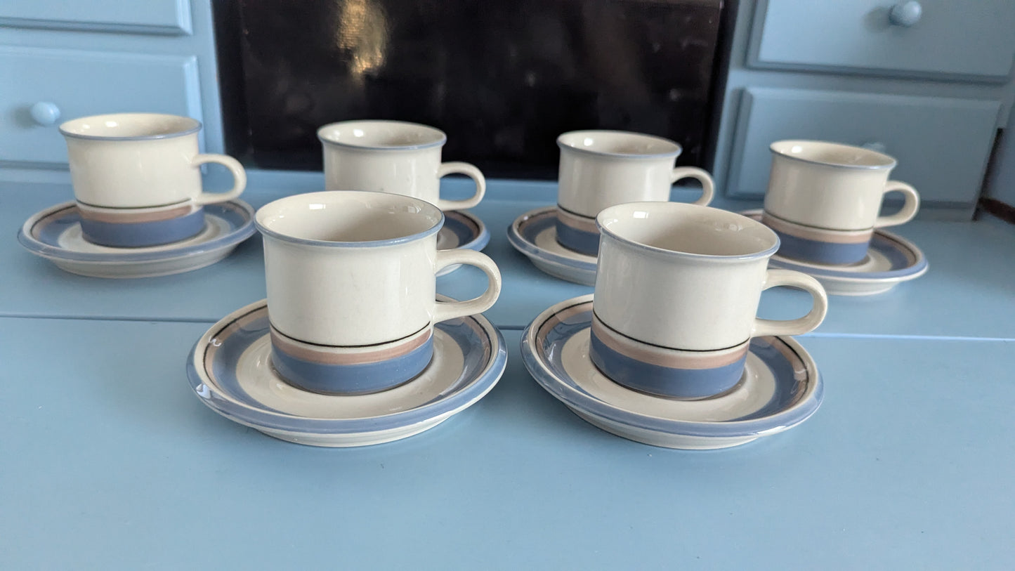 Arabia Uhtua Kahviastiasto Kuudelle Hengelle (12-osaa, 1982-1999, Inkeri Leivo)