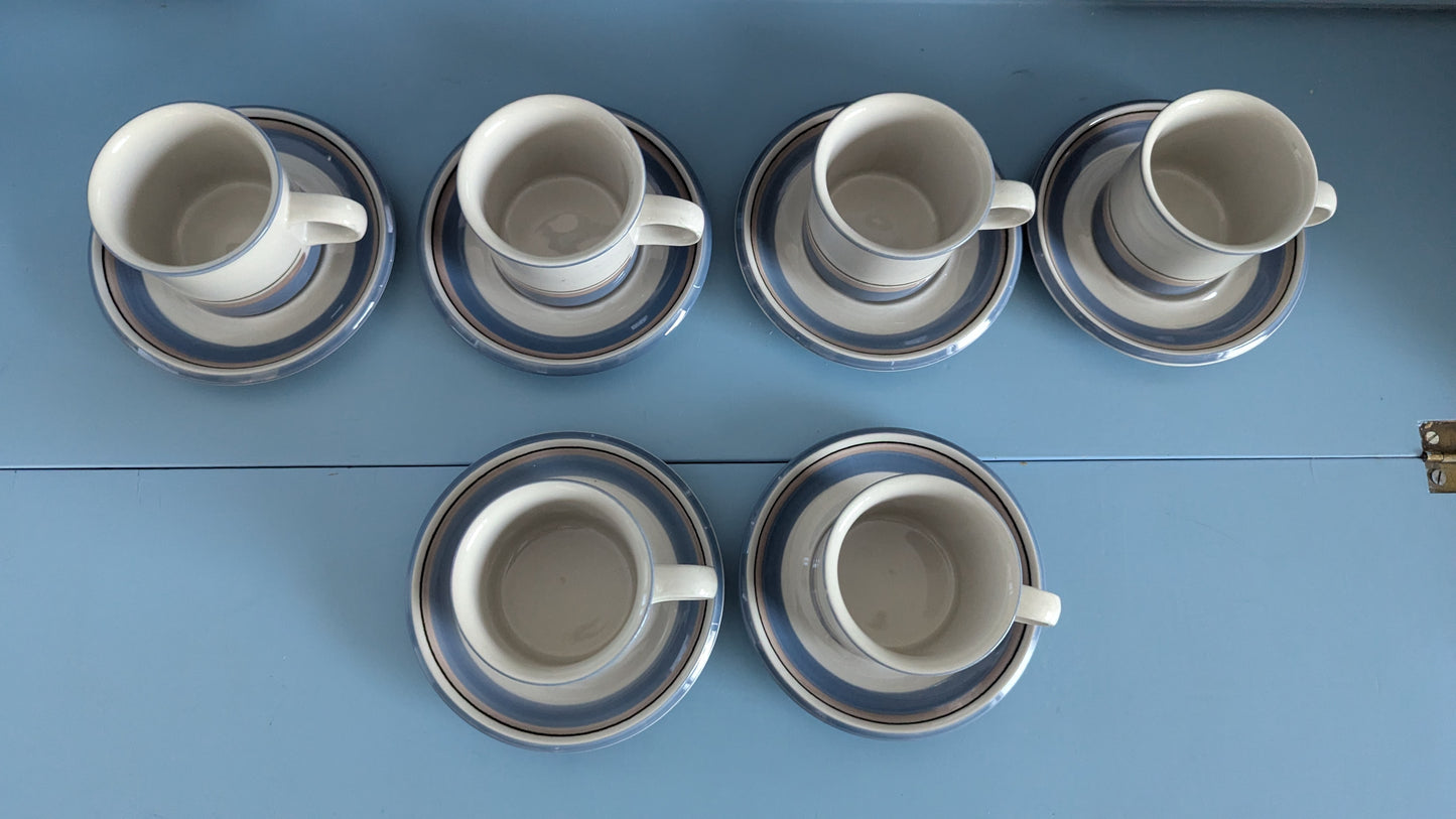 Arabia Uhtua Kahviastiasto Kuudelle Hengelle (12-osaa, 1982-1999, Inkeri Leivo)