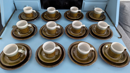 Pentik Kanerva Kahviastiasto 12-Hengelle (36-osainen, 1975, Peter Winquist)