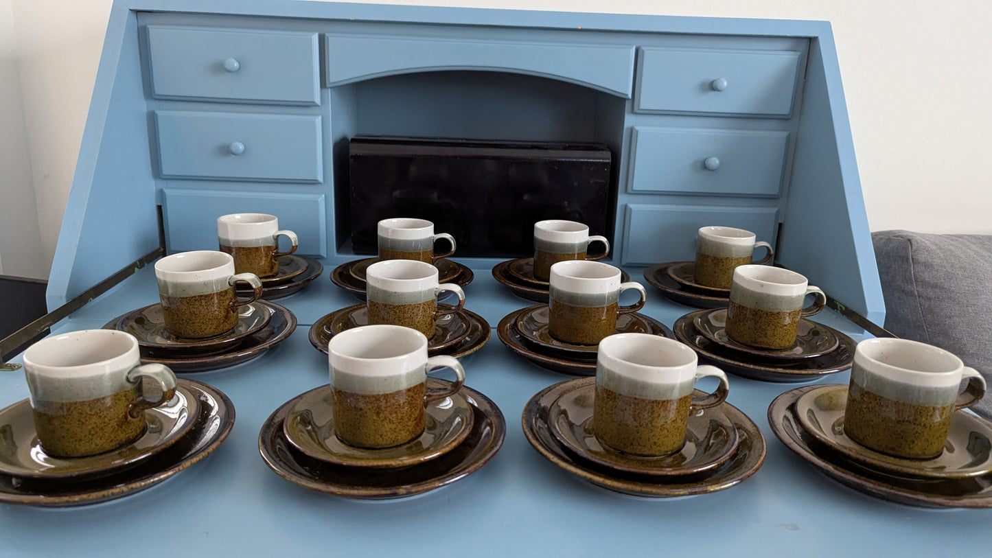 Pentik Kanerva Kahviastiasto 12-Hengelle (36-osainen, 1975, Peter Winquist)