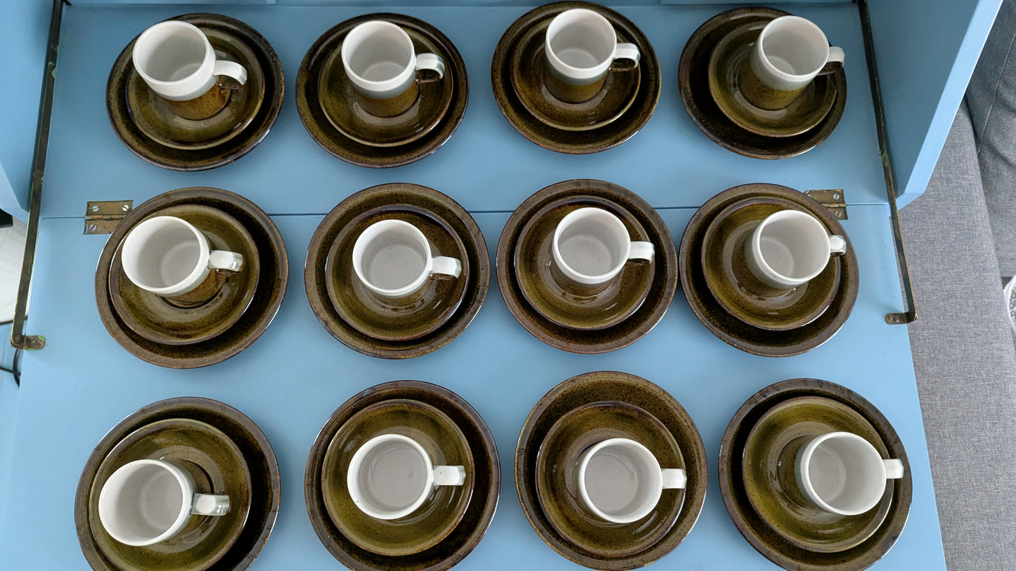 Pentik Kanerva Kahviastiasto 12-Hengelle (36-osainen, 1975, Peter Winquist)