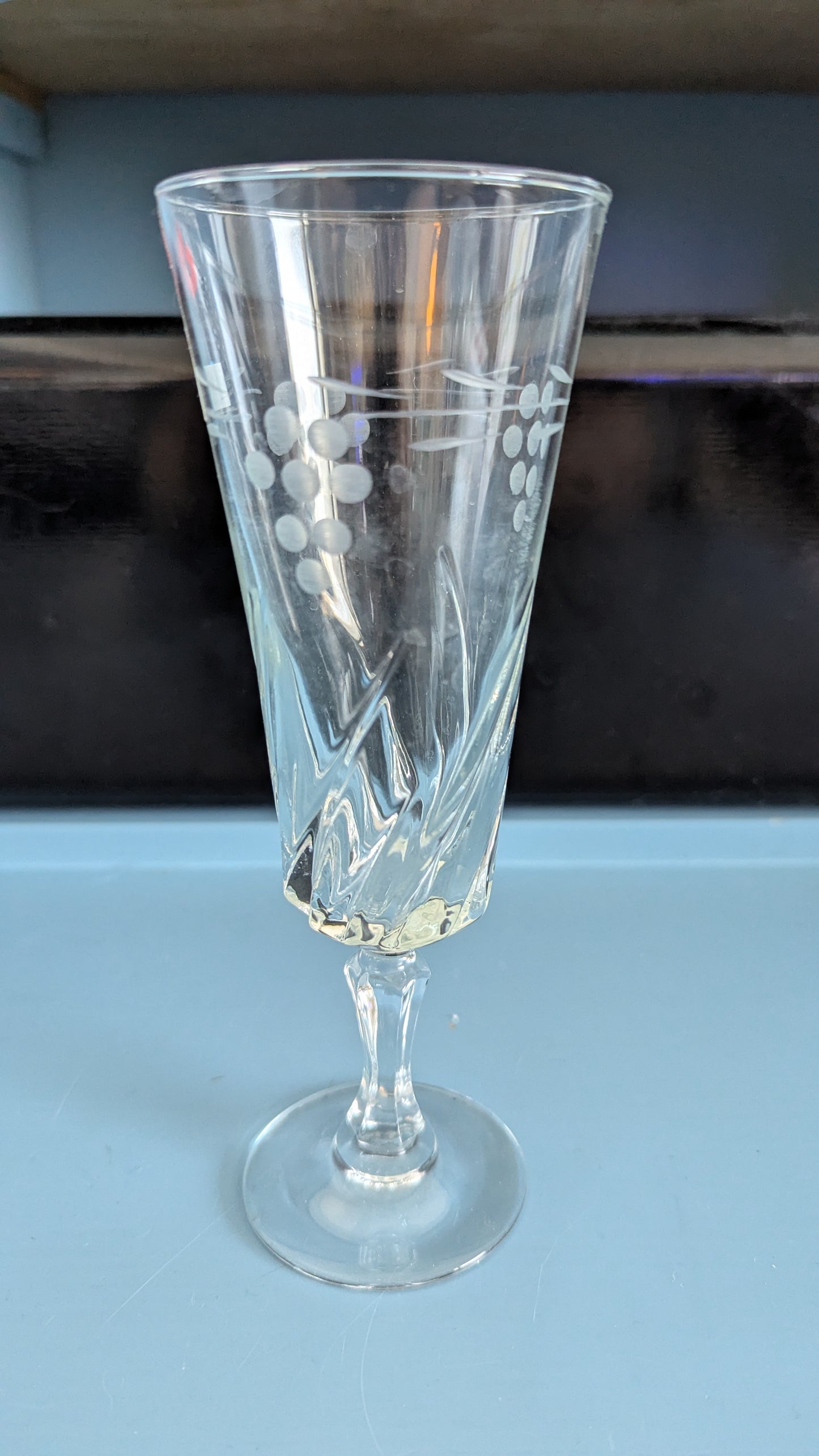 Taidelasisepät - Kuvioetsatut Kuohuviinilasi (7kpl, Tarrat Paikalla)