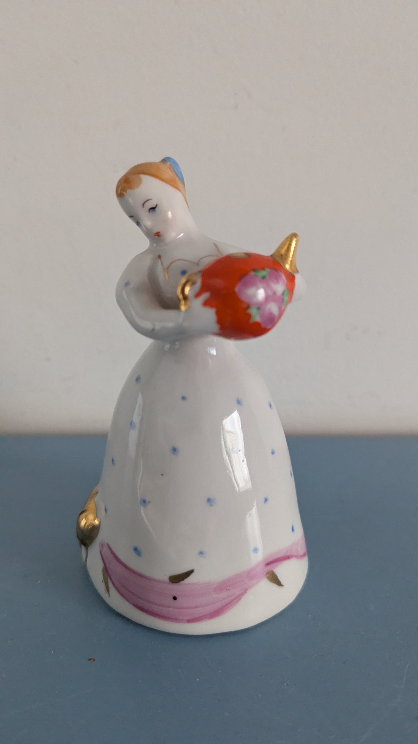 Dulevo - Tyttö ja Teekannu Figuuri (Nina Aleksandrovna Malysheva)
