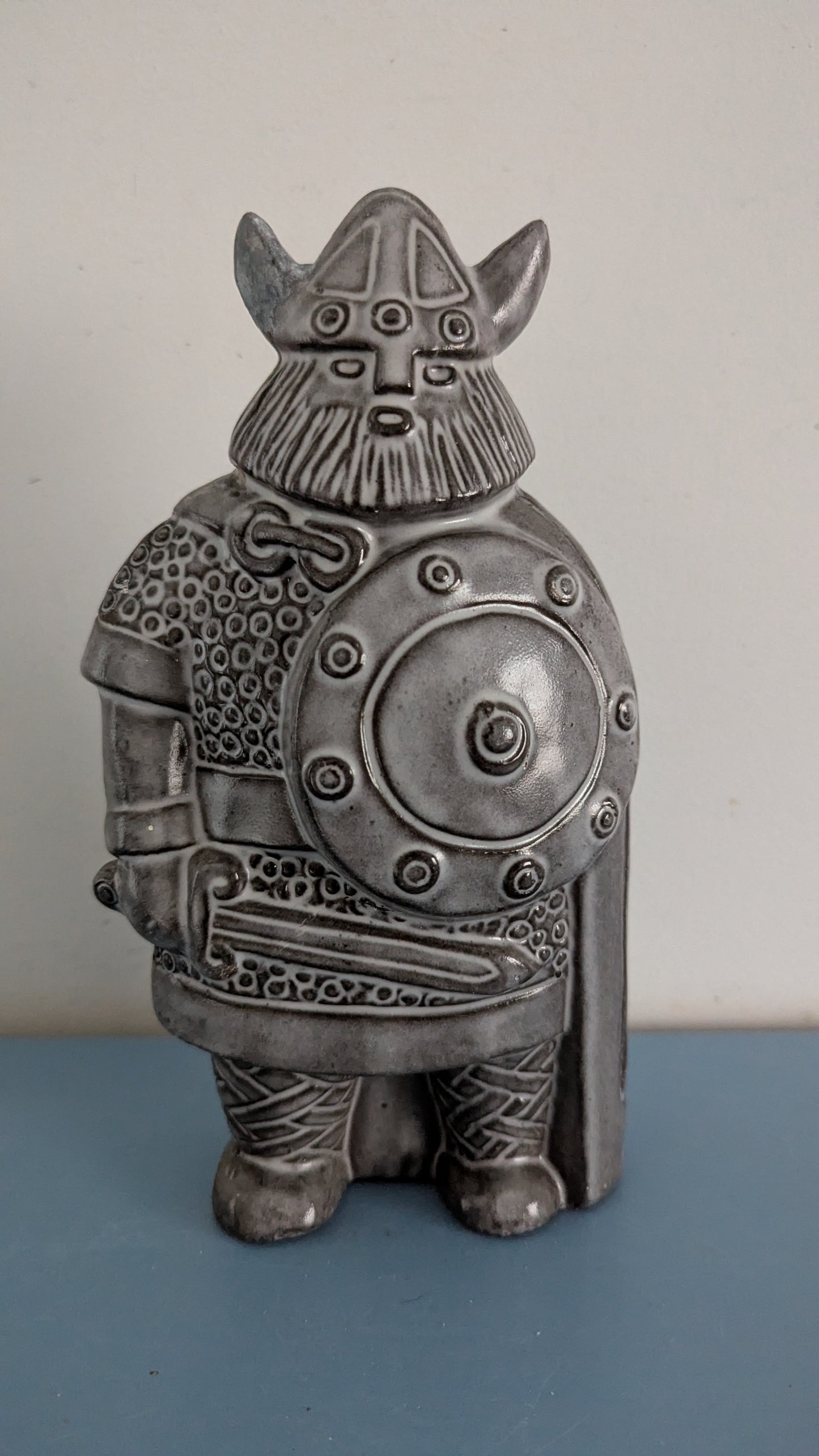 Uppsala-Ekeby - 6065 Viikinki Figuuri (ISO, 1960, Signeerattu, Taisto Kaasinen)