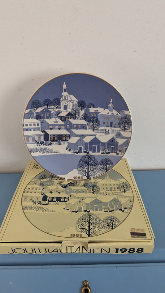 Arabia Joululautanen 1988 (Alkuperäisessä Paketissa, Raija Uosikkinen)