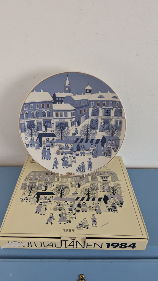 Arabia Joululautanen 1984 (Alkuperäisessä Paketissa, Raija Uosikkinen)