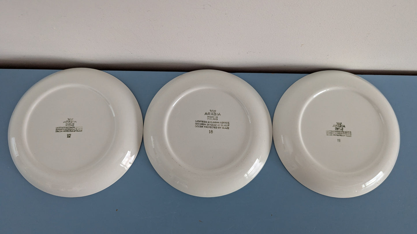 Arabia R2 Leipälautanen / Leivoslautanen (3kpl, 1955-1964, Raija Uosikkinen)