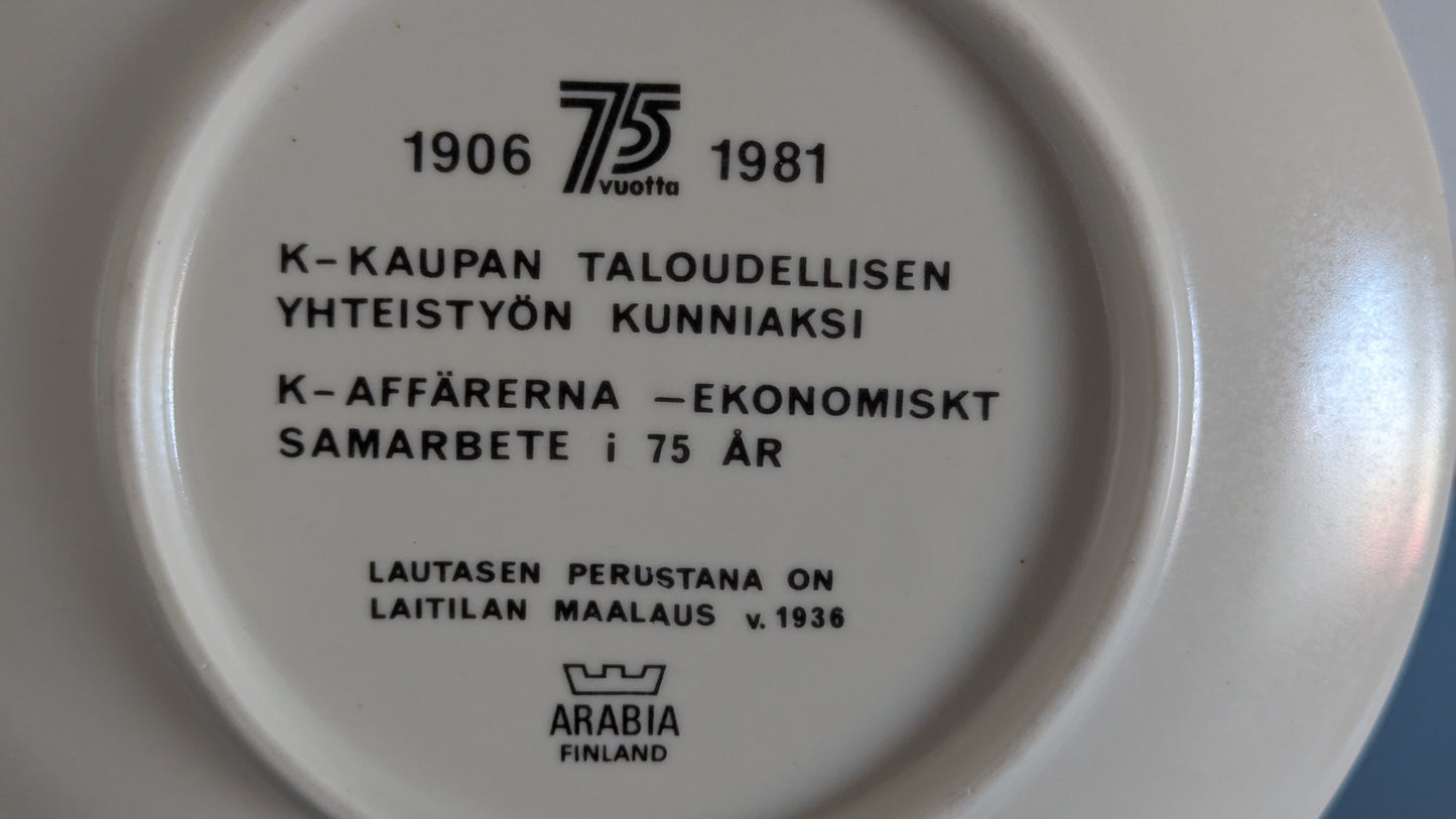 Arabia K-Kauppa 75-vuotta Seinälautanen (1981, Atte Laitila)