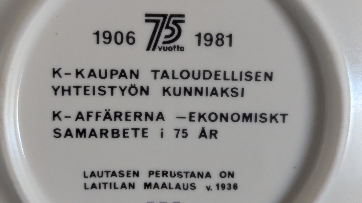 Arabia K-Kauppa 75-vuotta Seinälautanen (1981, Atte Laitila)