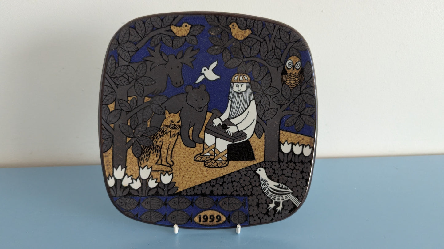 Arabia Kalevala Vuosilautanen 1999 (Raija Uosikkinen)