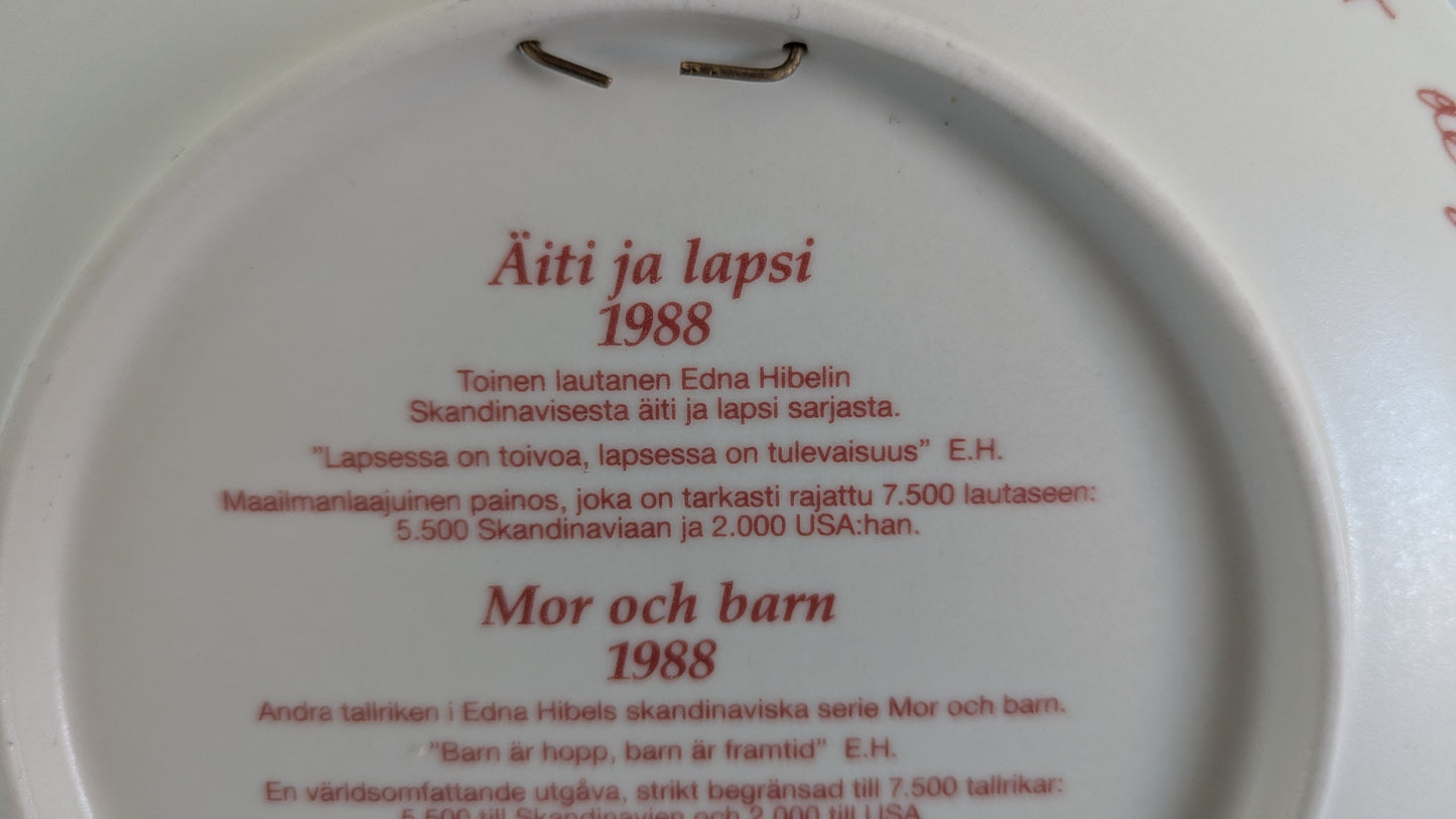 Arabia Äiti ja Lapsi Seinälautanen (1988, Numeroitu, Edna Hibel)