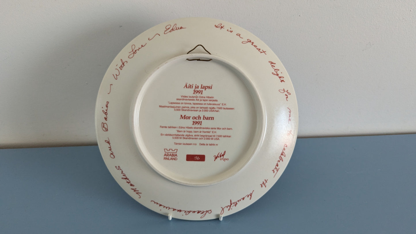 Arabia Äiti ja Lapsi Seinälautanen (1991, Numeroitu, Edna Hibel)