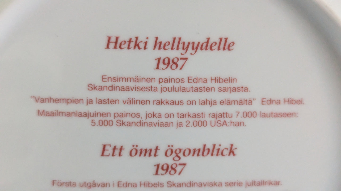 Arabia Hetki Hellyydelle Seinälautanen / Joululautanen (1987, Numeroitu, Hibel)