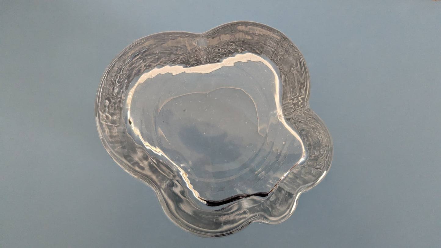 Nuutajärvi Cumulus Maljakko (1984-1986, Korkeus: 10cm, Markku Salo)