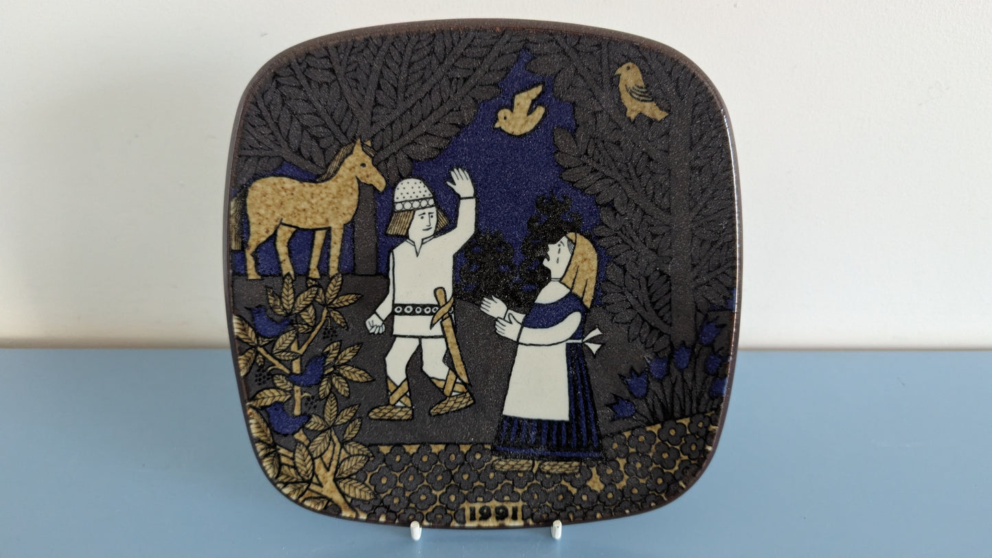 Arabia Kalevala Vuosilautanen 1991 (Raija Uosikkinen)