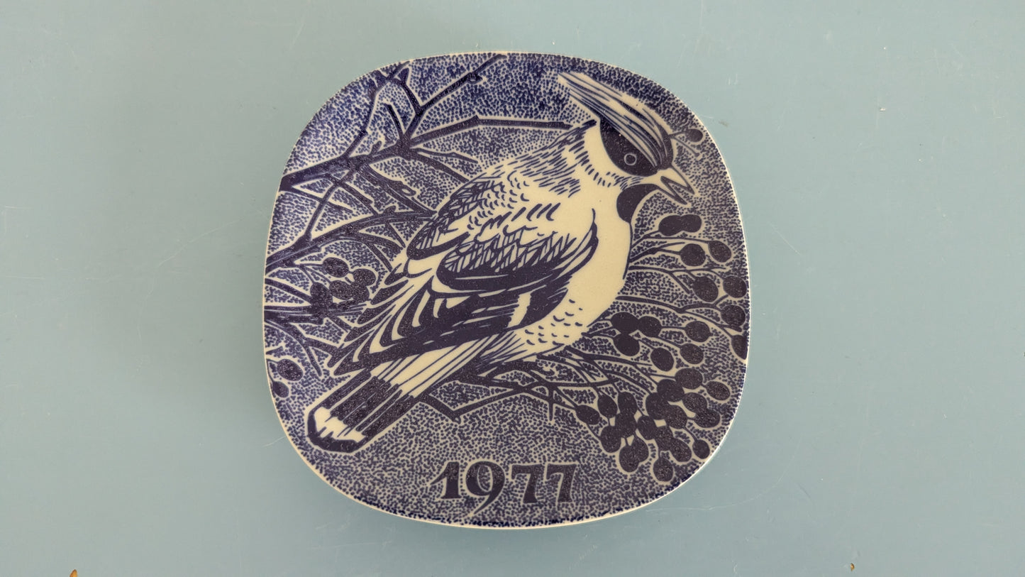 Arabia Tilhi Joululautanen 1977 (Gunvor Olin-Grönqvist)