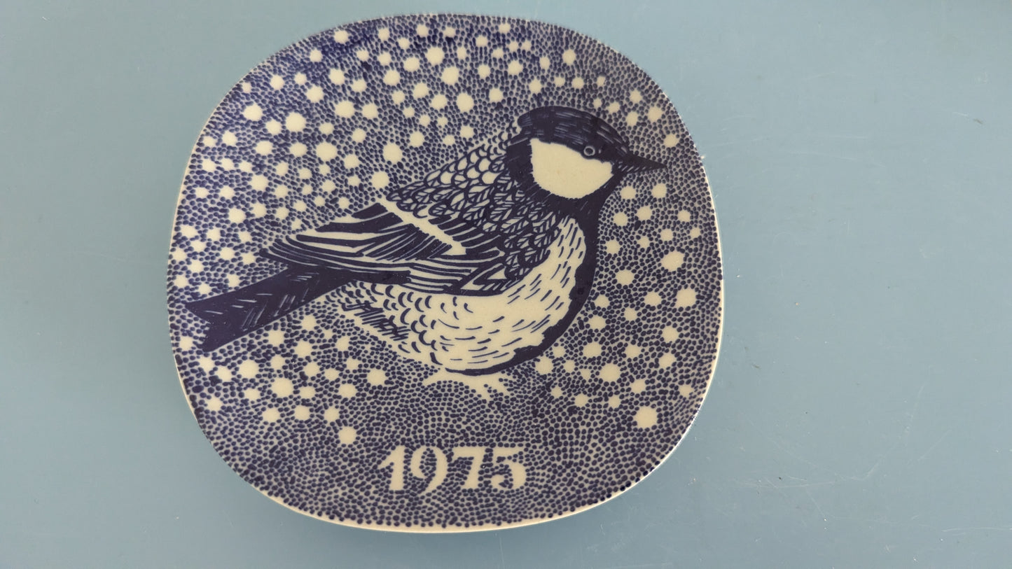 Arabia Talitiainen Joululautanen 1975 (Gunvor Olin-Grönqvist)