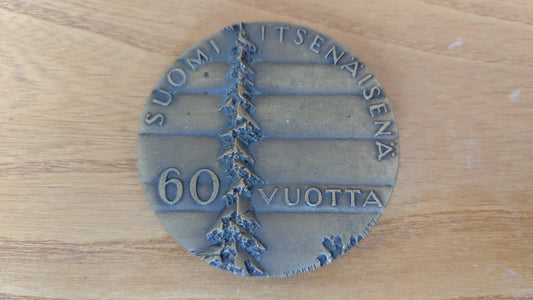 Tillander - Suomi Itsenäisenä 60-vuotta Pöytämitali (1977, Terho Sakki)