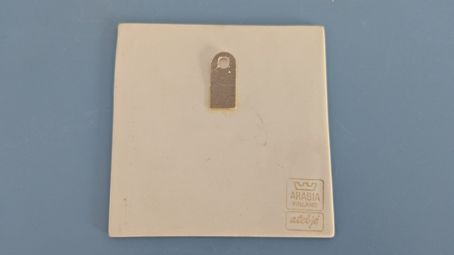 Arabia Kaislikossa Tuulee Seinälaatta (1981, Heljä Liukko-Sundström)