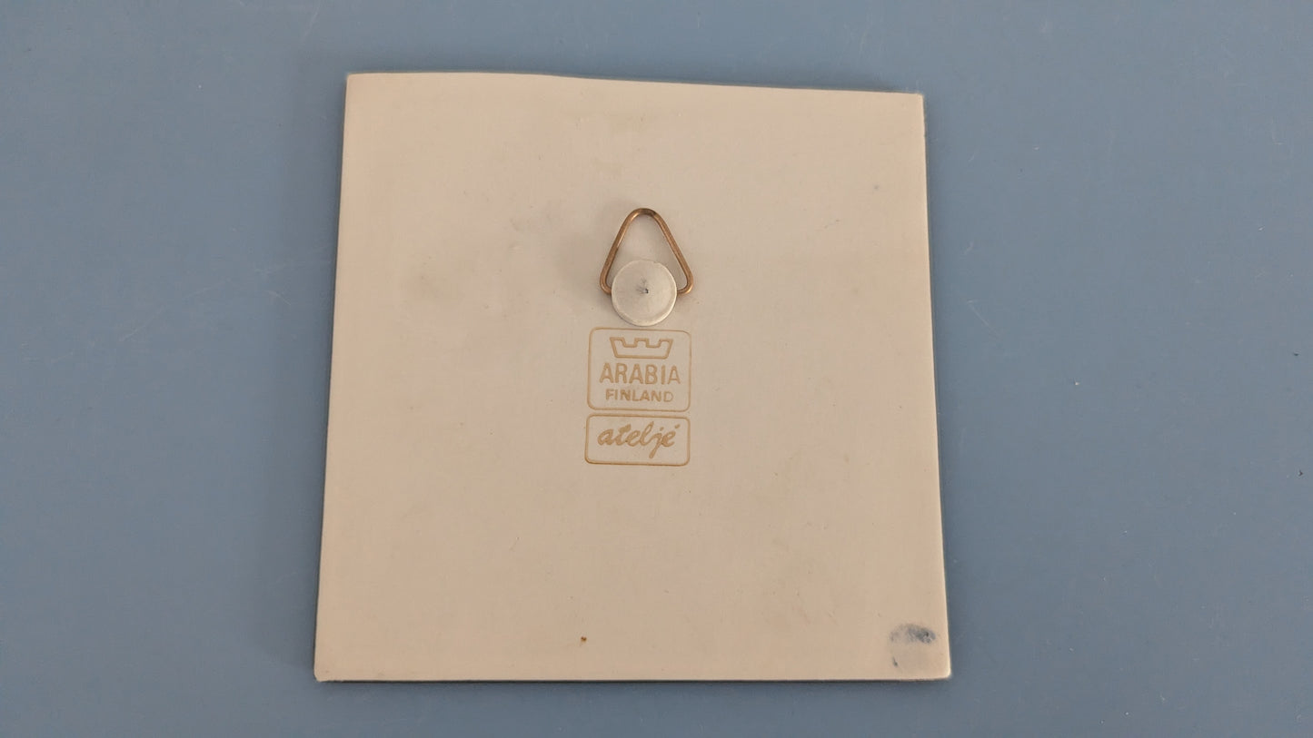 Arabia Portti Seinälaatta (1980, Heljä Liukko-Sundström)
