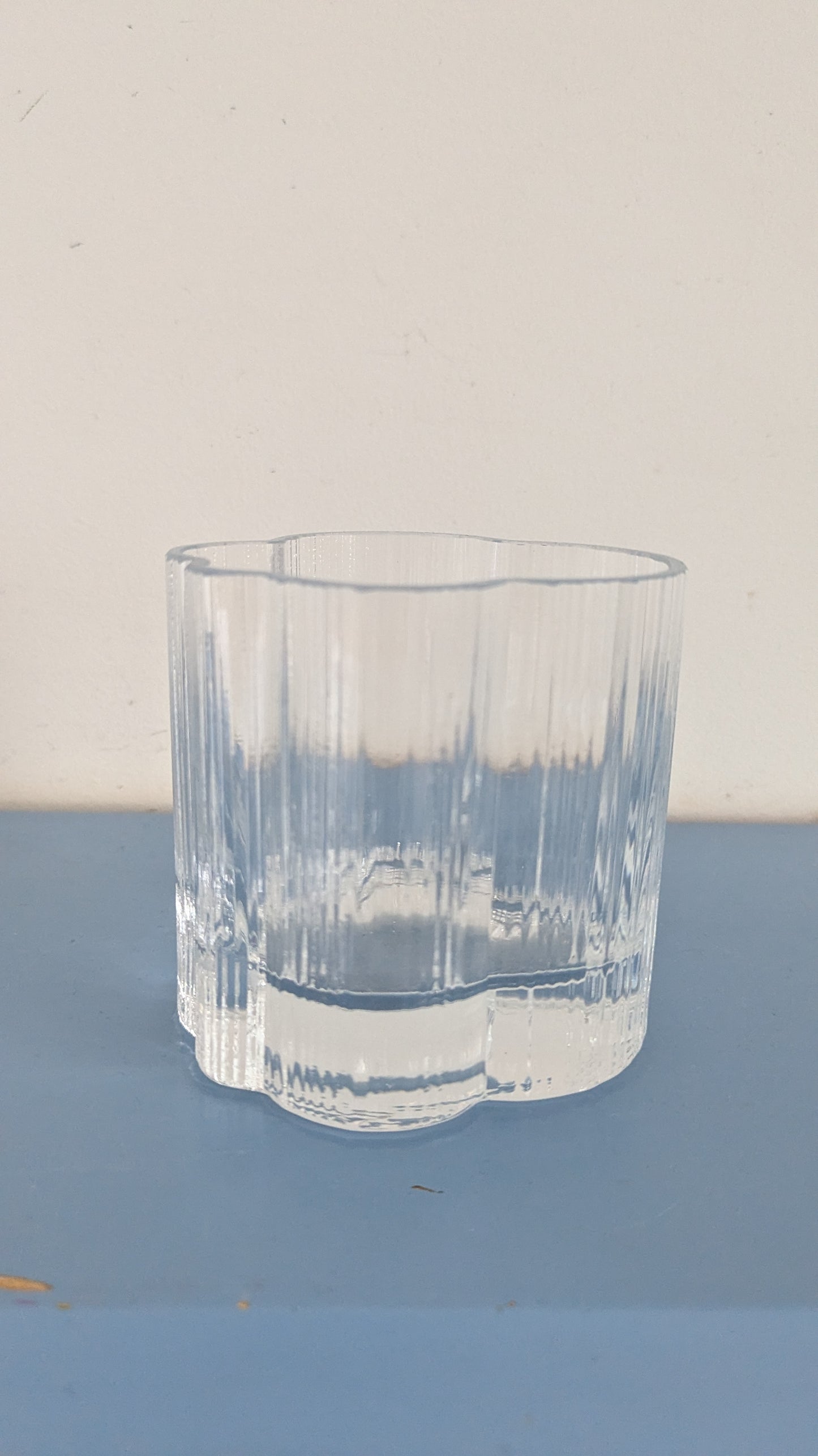 Nuutajärvi Cumulus Maljakko (1984-1986, Korkeus: 10cm, Markku Salo)