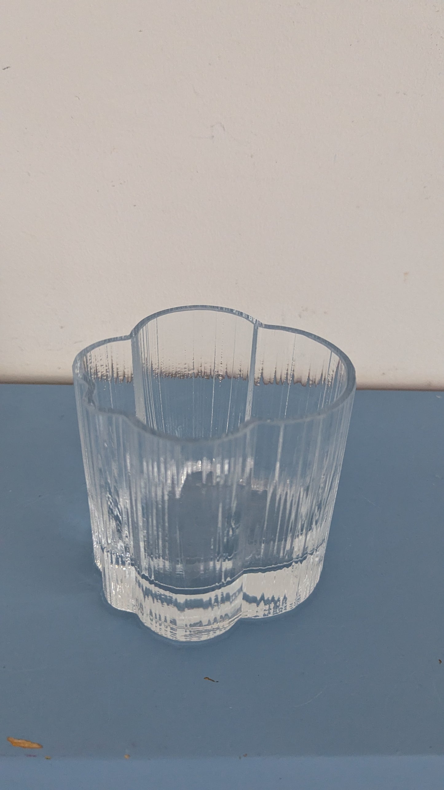 Nuutajärvi Cumulus Maljakko (1984-1986, Korkeus: 10cm, Markku Salo)