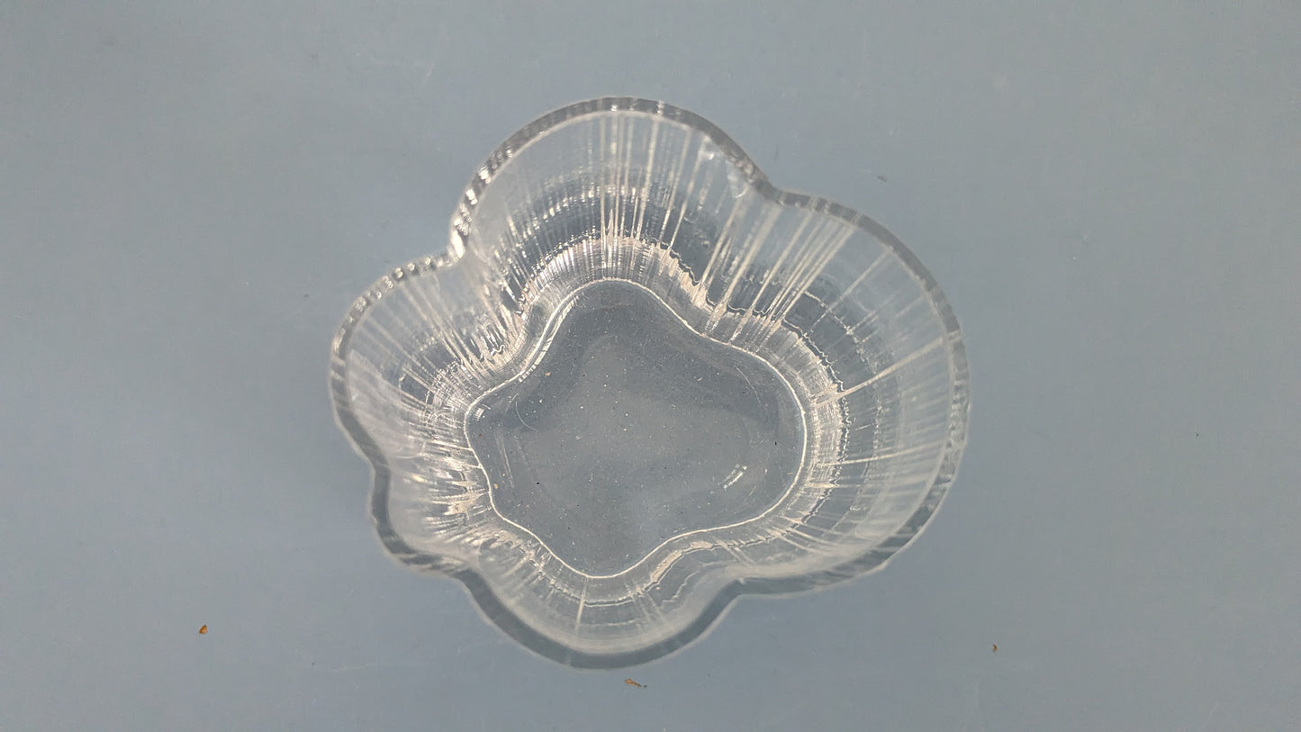 Nuutajärvi Cumulus Maljakko (1984-1986, Korkeus: 10cm, Markku Salo)