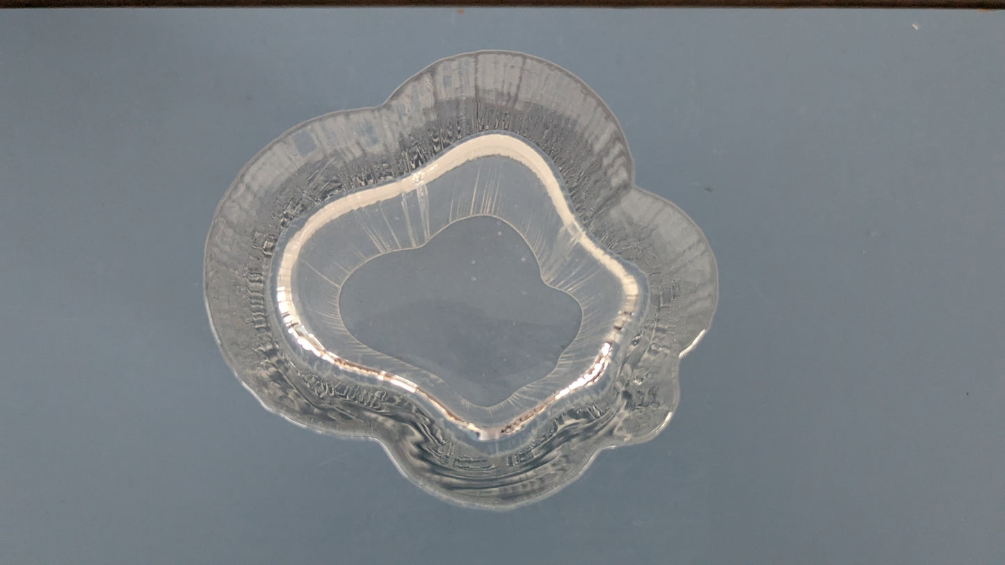 Nuutajärvi Cumulus Maljakko (1984-1986, Korkeus: 10cm, Markku Salo)