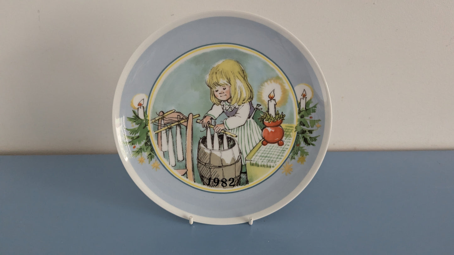 Apilanlehti / Fyrklövern - 1982 Joululautanen (Angelica)