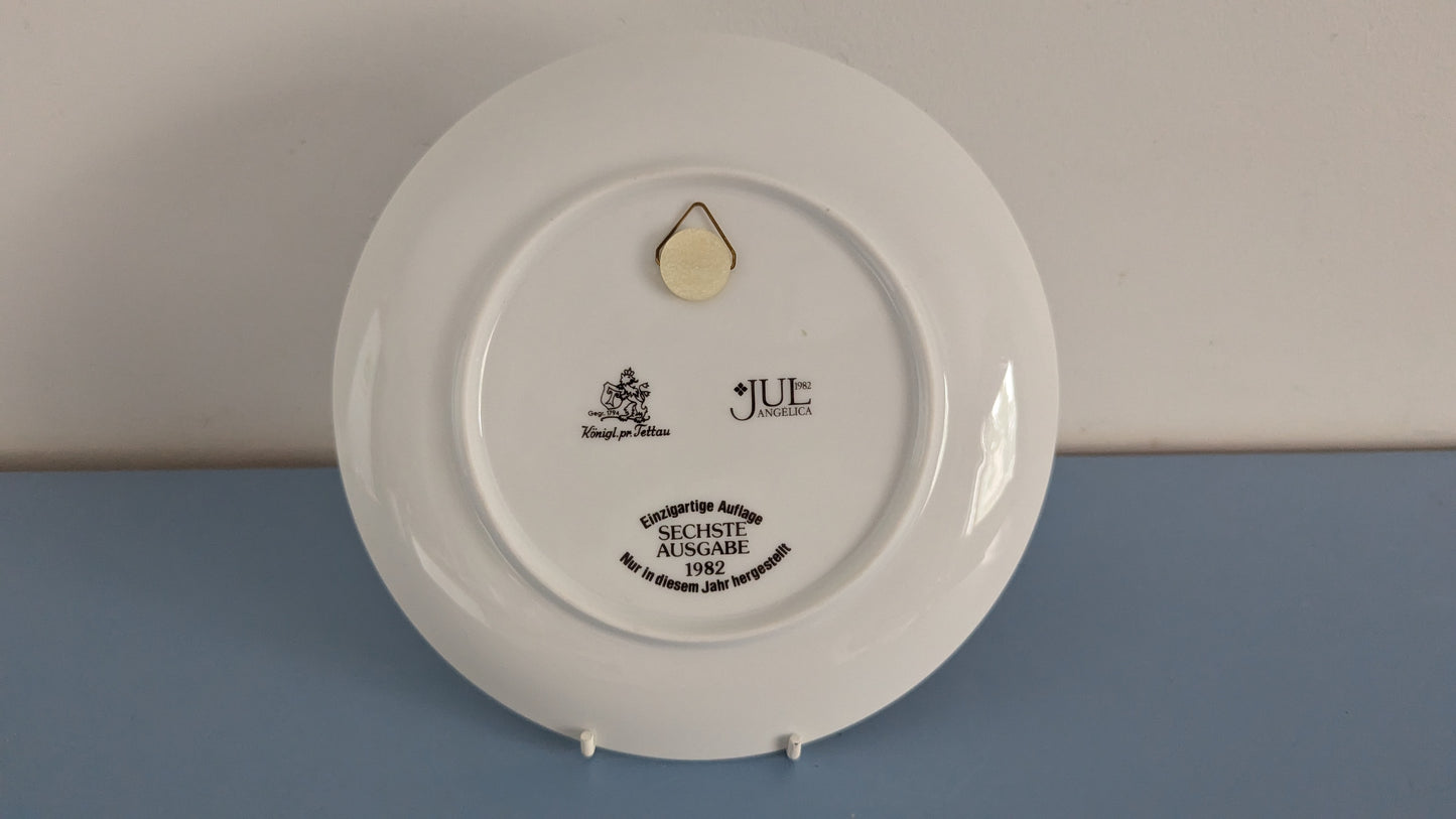 Apilanlehti / Fyrklövern - 1982 Joululautanen (Angelica)