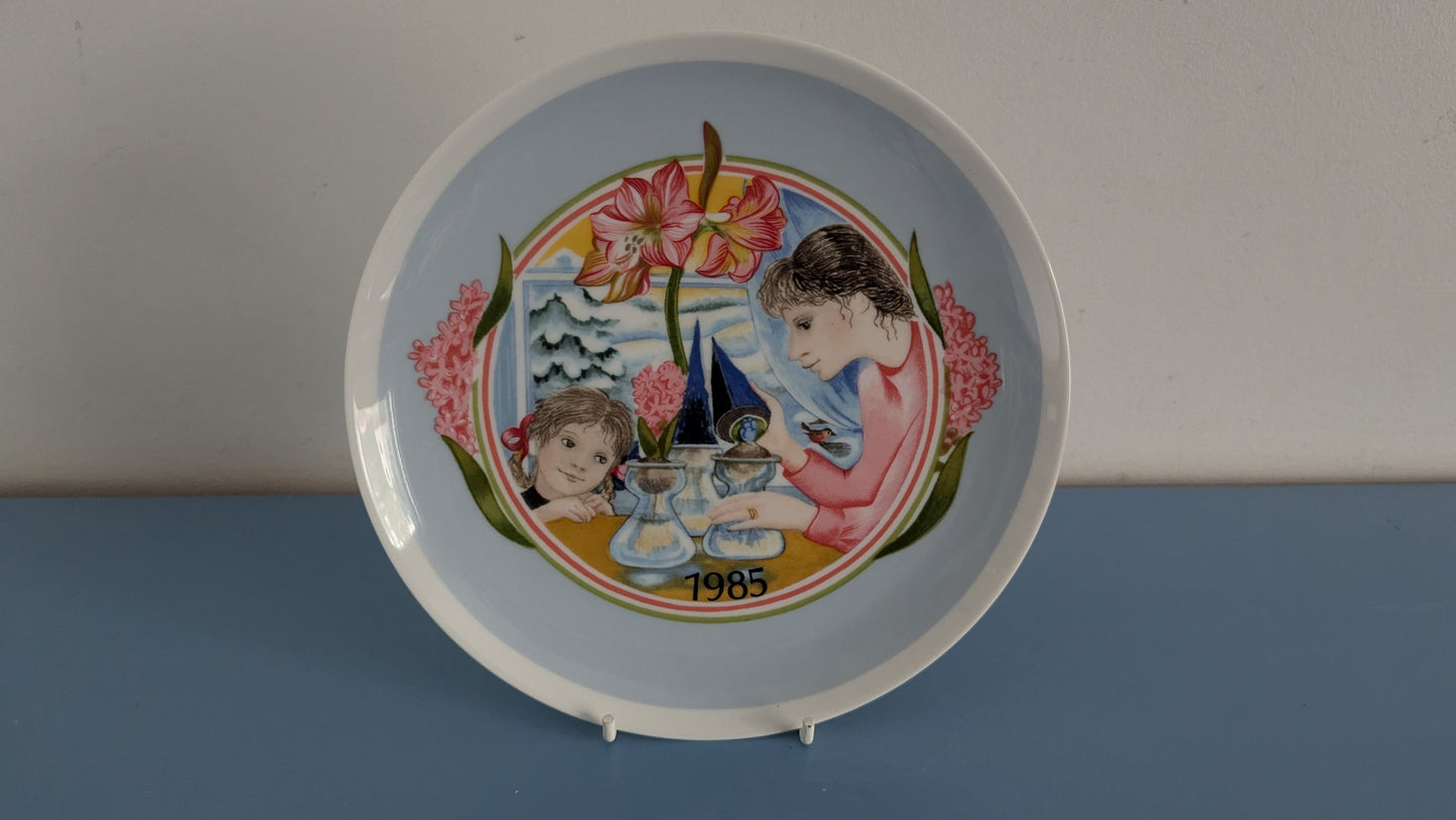 Apilanlehti / Fyrklövern - 1985 Joululautanen (Veronica Leo)