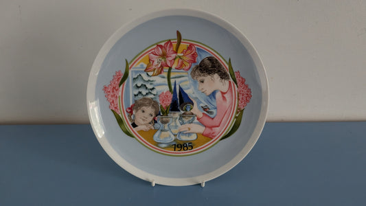 Apilanlehti / Fyrklövern - 1985 Joululautanen (Veronica Leo)