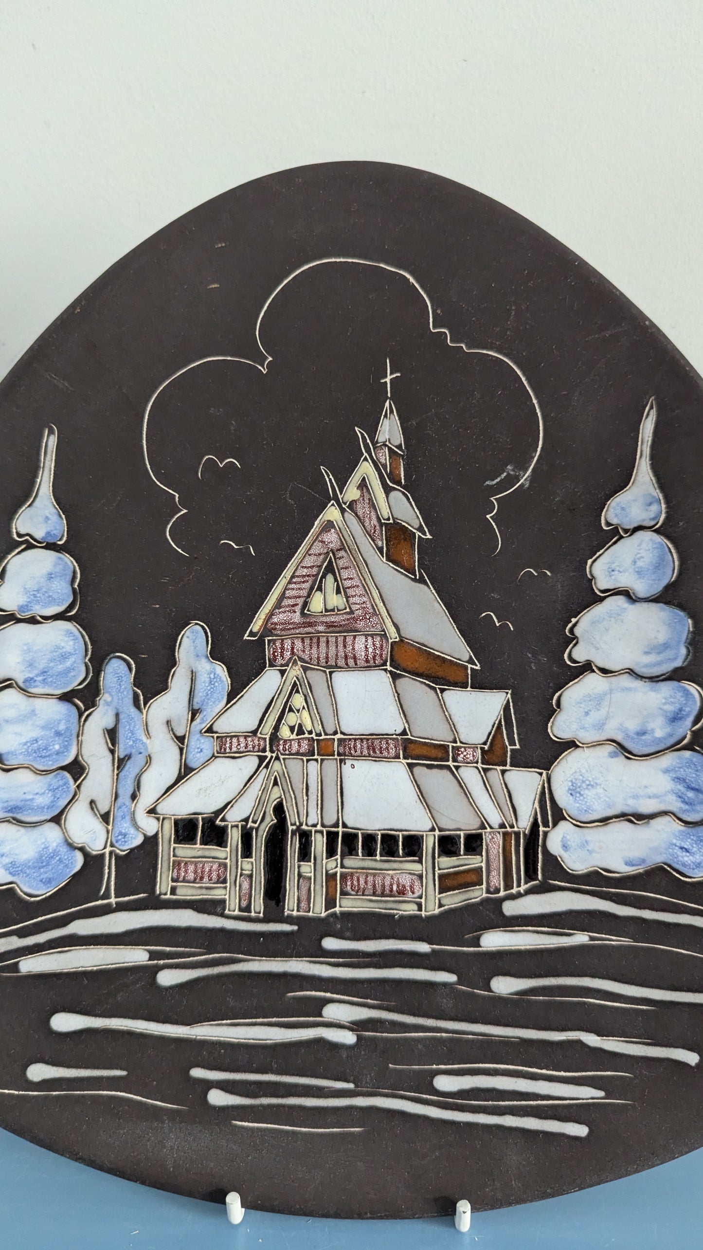 Arnold Wiigs Fabrikker - Sauvakirkko / Stavkirke Seinälautanen (Signeerattu)