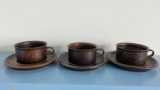 Arabia Ruska Teeastiasto Kolmelle Hengelle (6-osainen, 1960-1999, Ulla Procope)