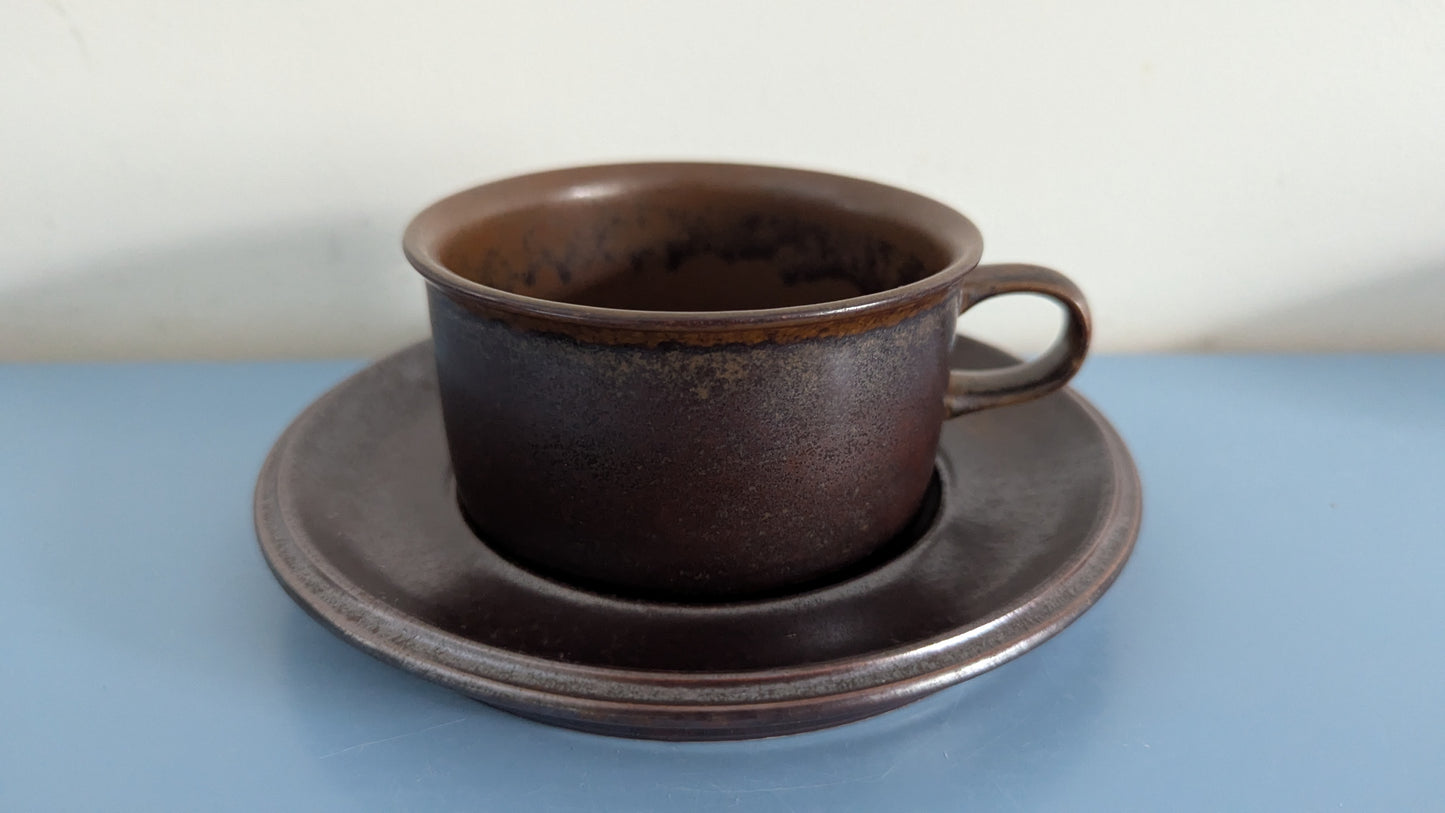 Arabia Ruska Teeastiasto Kolmelle Hengelle (6-osainen, 1960-1999, Ulla Procope)