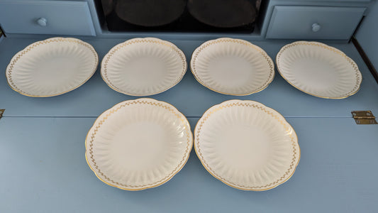 Arabia Keiju Leipälautanen / Leivoslautanen (6kpl, 1954-1970, Raija Uosikkinen)