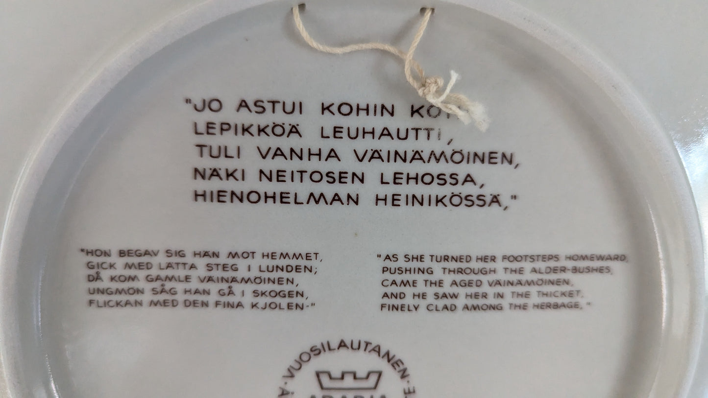 Arabia Kalevala Vuosilautanen 1977 (Raija Uosikkinen)