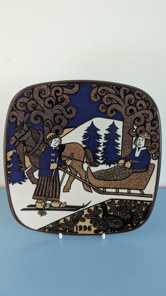 Arabia Kalevala Vuosilautanen 1996 (Raija Uosikkinen)
