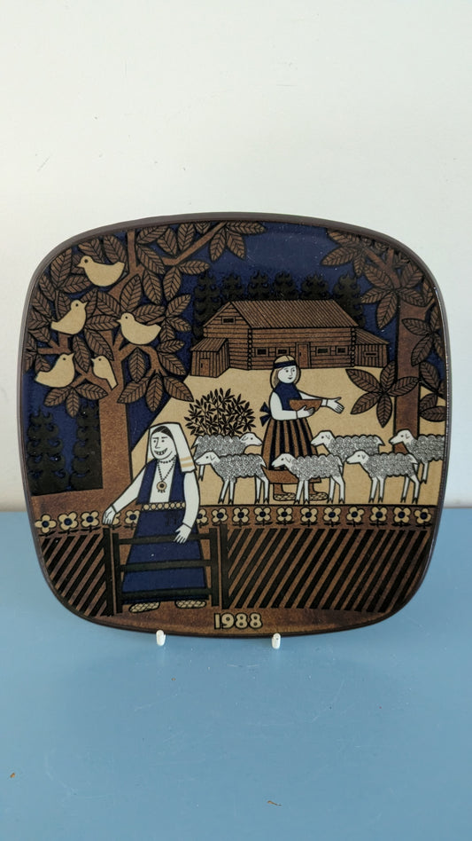 Arabia Kalevala Vuosilautanen 1988 (Raija Uosikkinen)