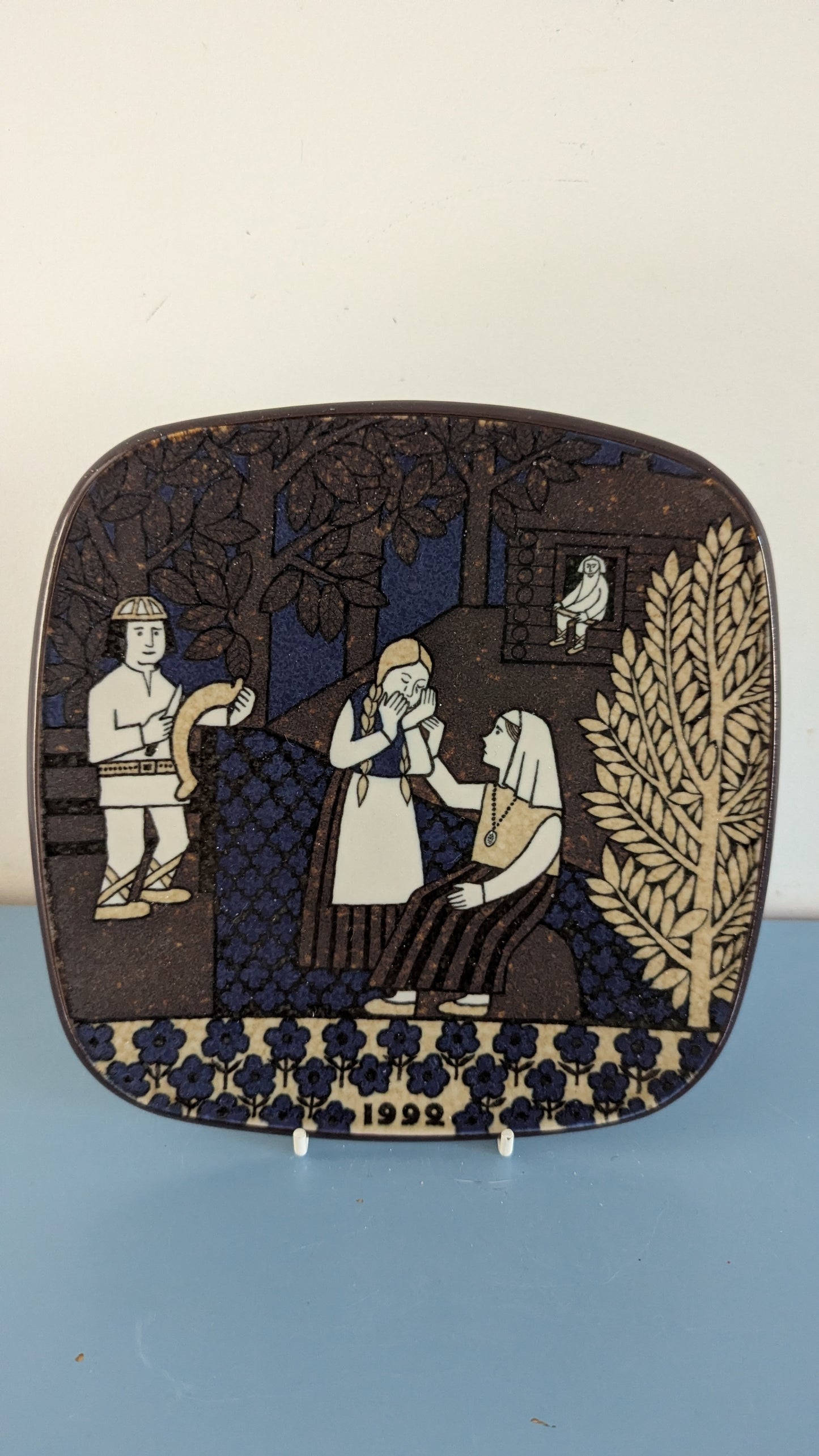 Arabia Kalevala Vuosilautanen 1992 (Raija Uosikkinen)