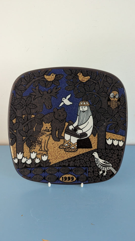 Arabia Kalevala Vuosilautanen 1999 (Raija Uosikkinen)