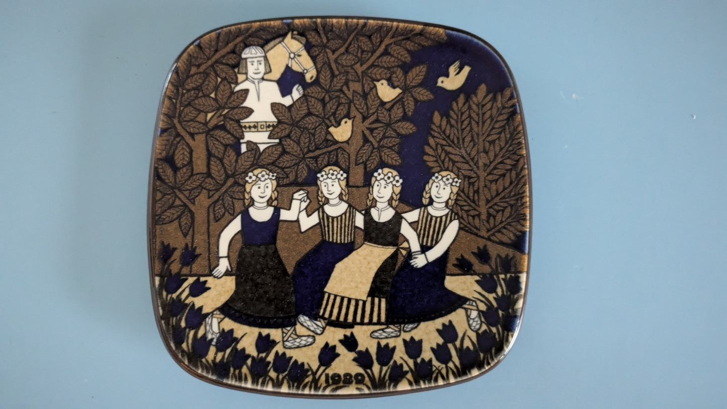 Arabia Kalevala Vuosilautanen 1989 (Raija Uosikkinen)