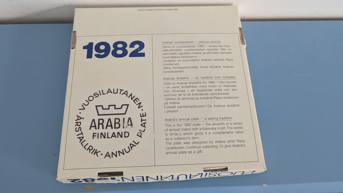 Arabia Kalevala Vuosilautanen 1982 (Alkuperäisessä Paketissa, Raija Uosikkinen)